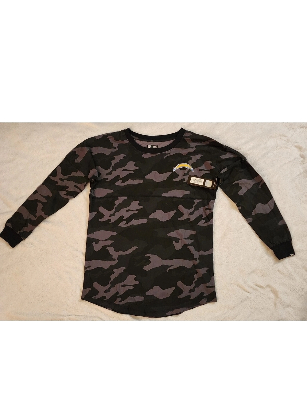 Women's New Era Black Los Angeles Chargers Camo Long Sleeve T-Shirt Size Medium